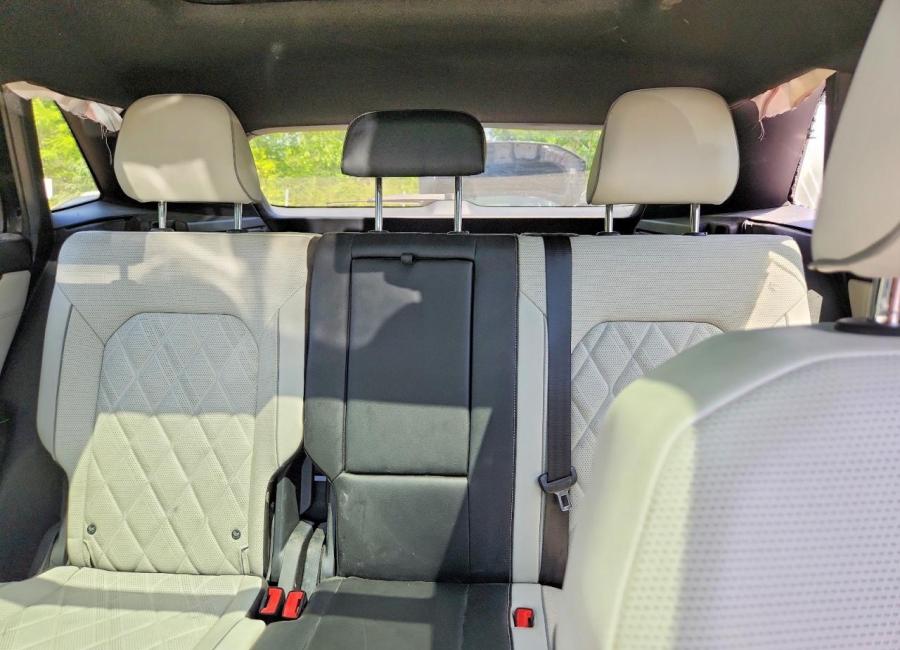 Salvage 2024 Volkswagen Atlas Cross Sport Sel Premium R-line in Black