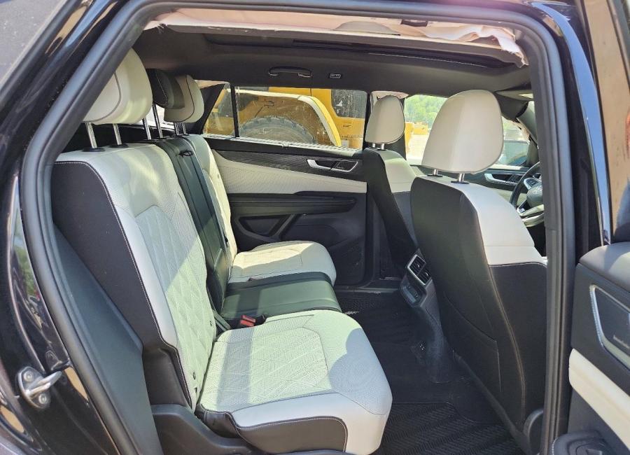 Salvage 2024 Volkswagen Atlas Cross Sport Sel Premium R-line in Black
