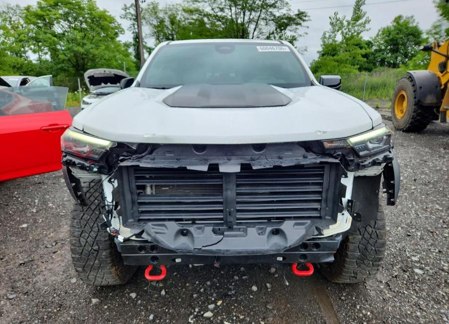 Salvage 2024 Chevrolet Colorado Zr2 in White
