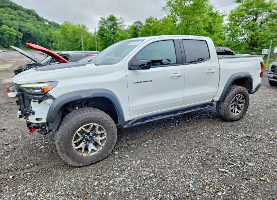Salvage 2024 Chevrolet Colorado Zr2 in White