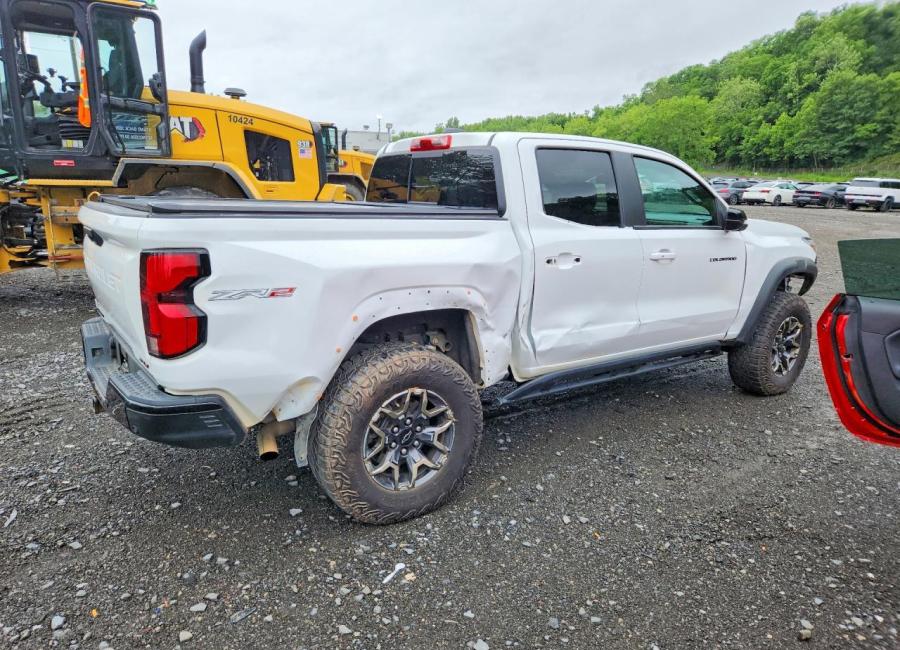 Salvage 2024 Chevrolet Colorado Zr2 in White