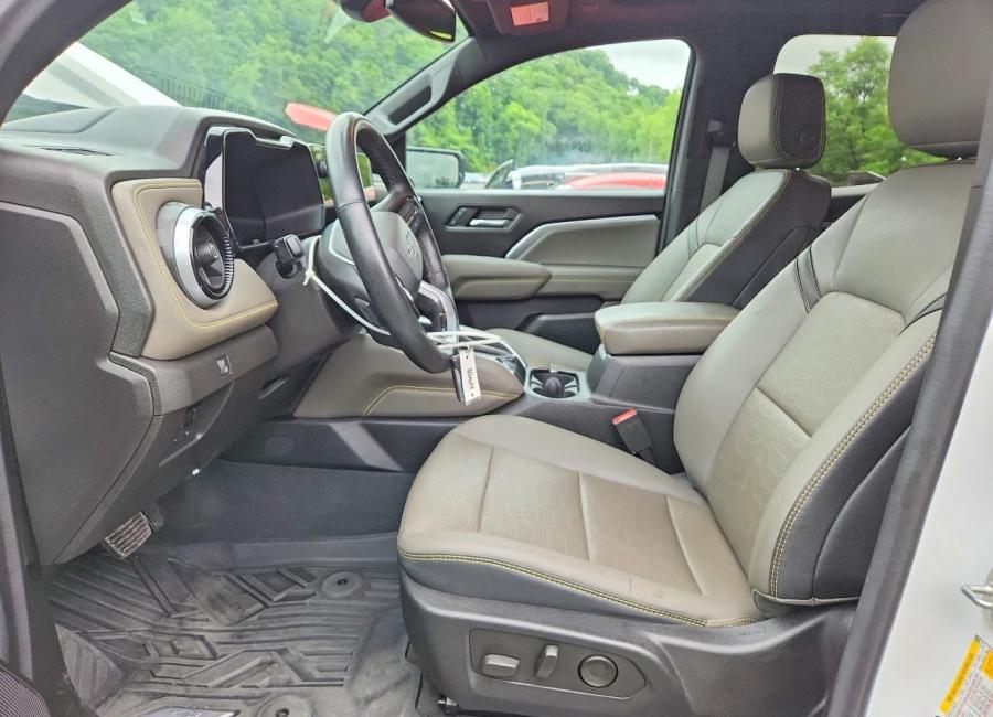 Salvage 2024 Chevrolet Colorado Zr2 in White