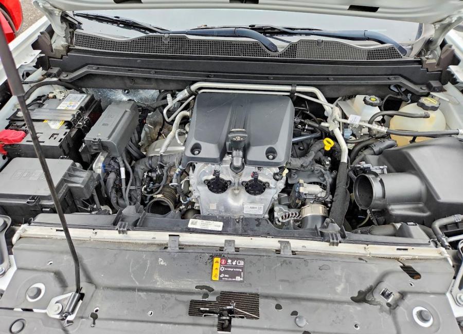 Salvage 2024 Chevrolet Colorado Zr2 in White