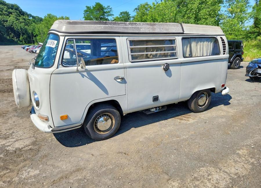 Salvage 1970 Volkswagen Transporter  in White