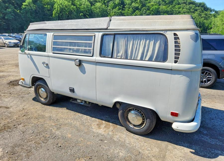 Salvage 1970 Volkswagen Transporter  in White