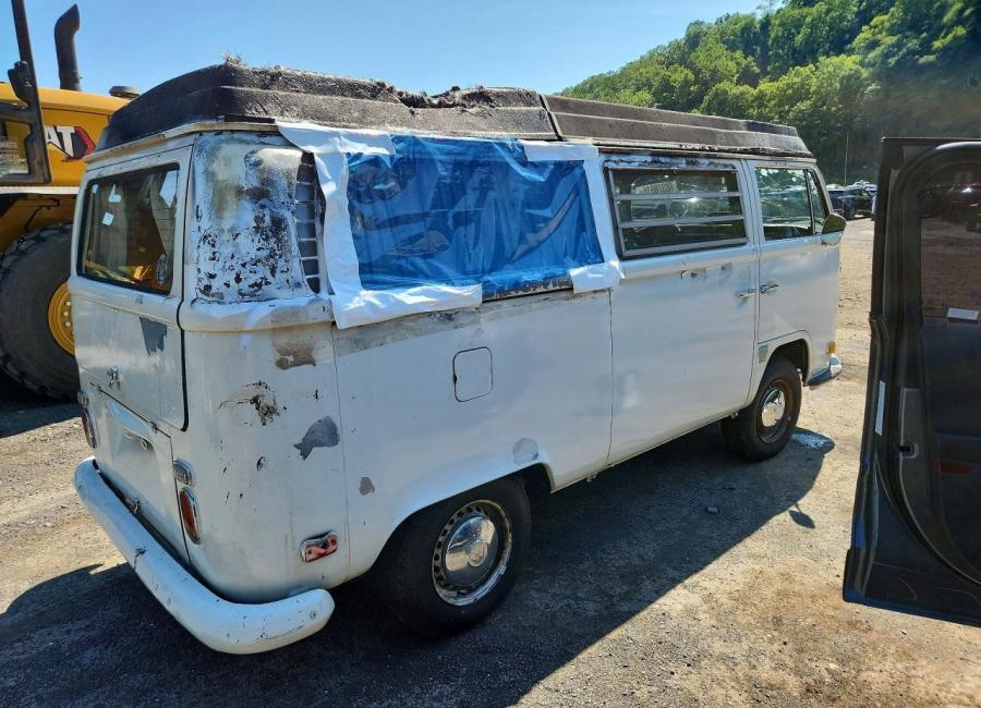 Salvage 1970 Volkswagen Transporter  in White