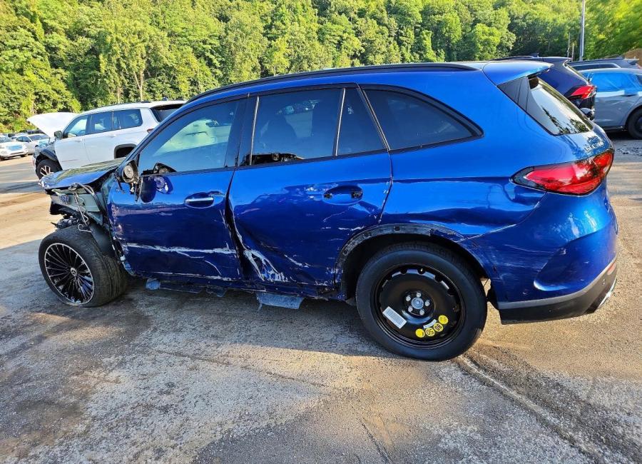 Salvage 2023 Mercedes Benz Glc 300 4matic in Blue