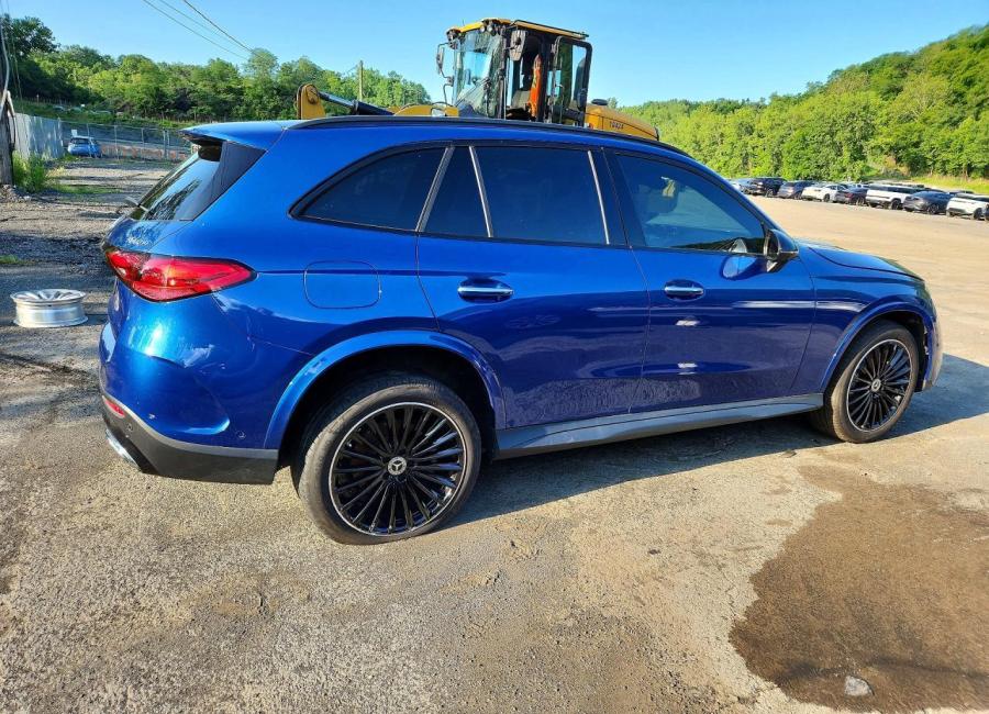 Salvage 2023 Mercedes Benz Glc 300 4matic in Blue