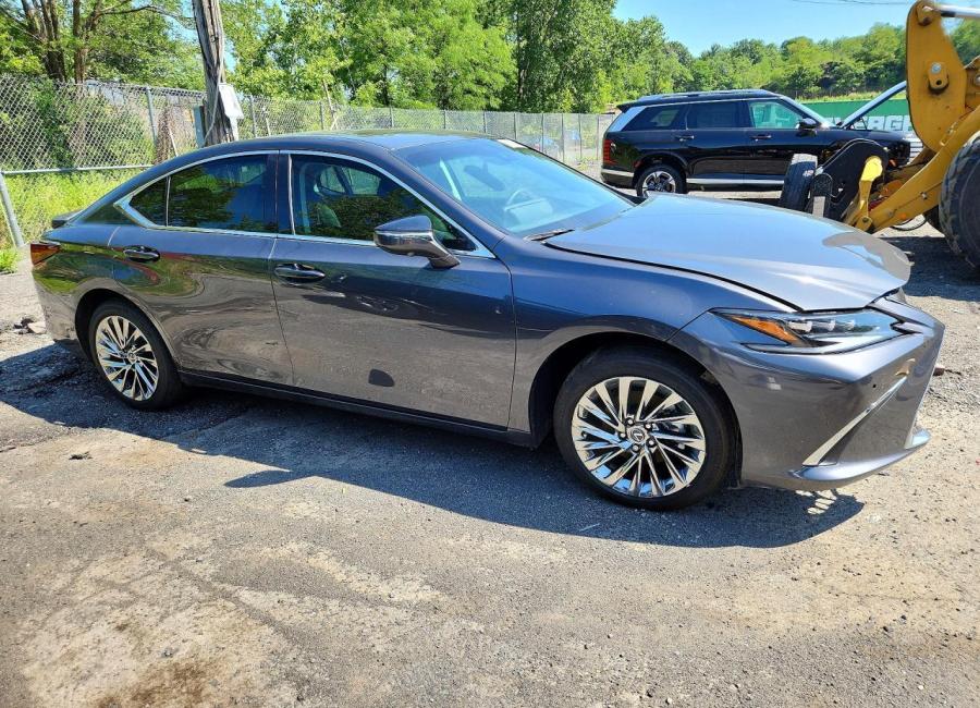 Salvage 2025 Lexus Es 300h Ultra Luxury in Gray