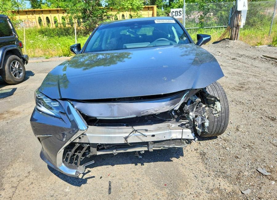 Salvage 2025 Lexus Es 300h Ultra Luxury in Gray