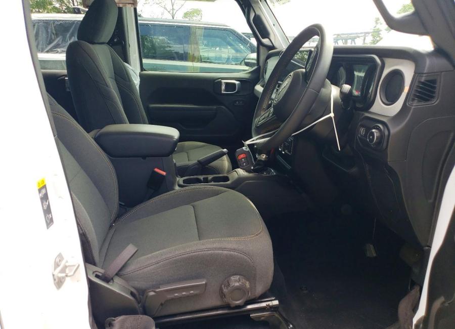 Salvage 2024 Jeep Wrangler  in White