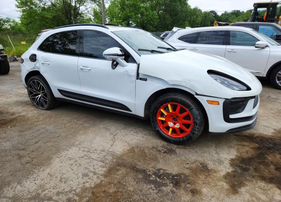 Salvage 2022 Porsche Macan  in White
