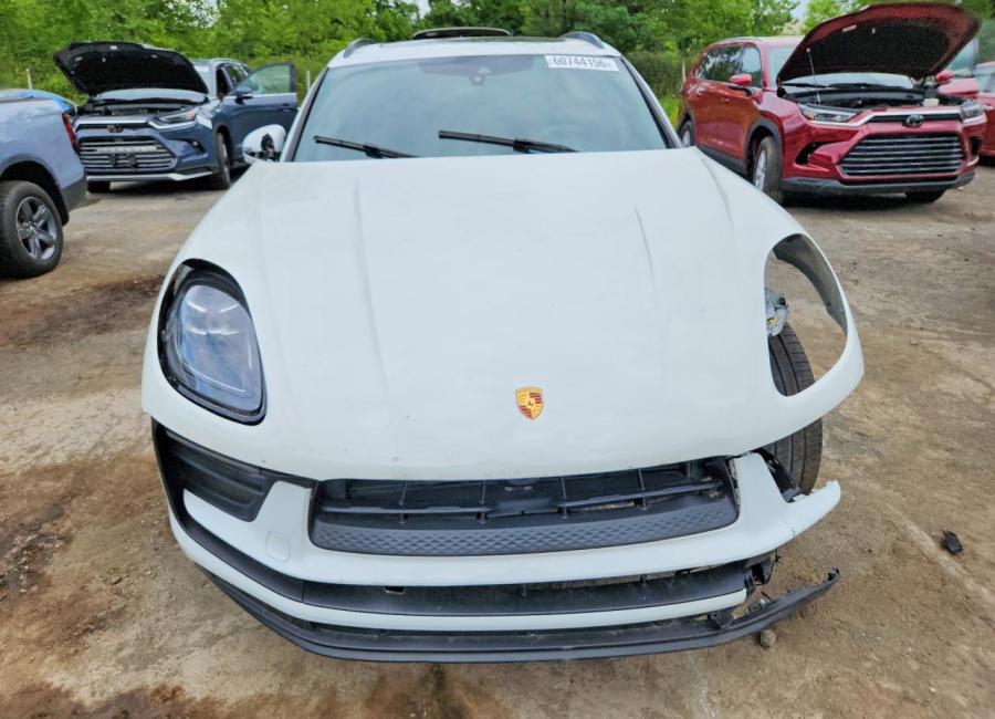 Salvage 2022 Porsche Macan  in White