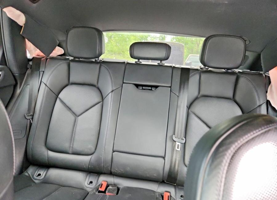 Salvage 2022 Porsche Macan  in White