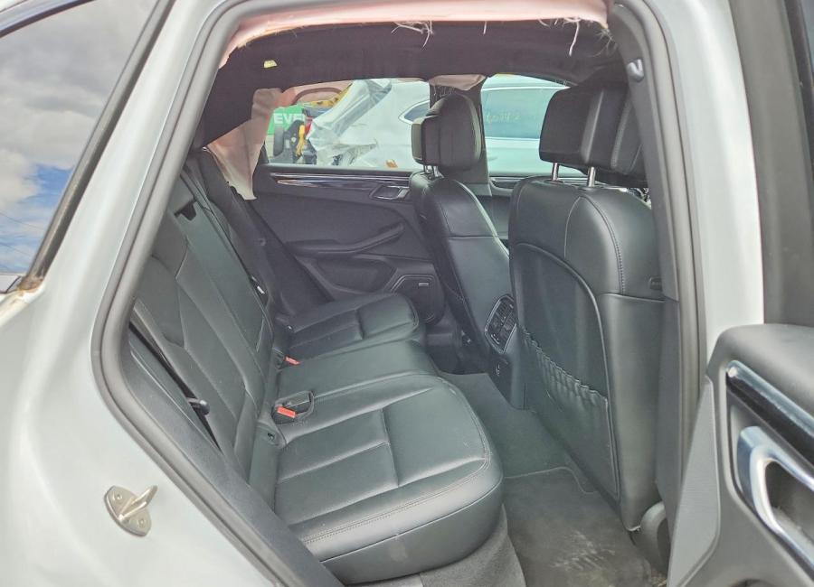Salvage 2022 Porsche Macan  in White