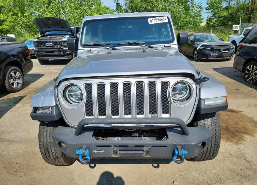 Salvage 2021 Jeep Wrangler Unlimited Sahara in Silver