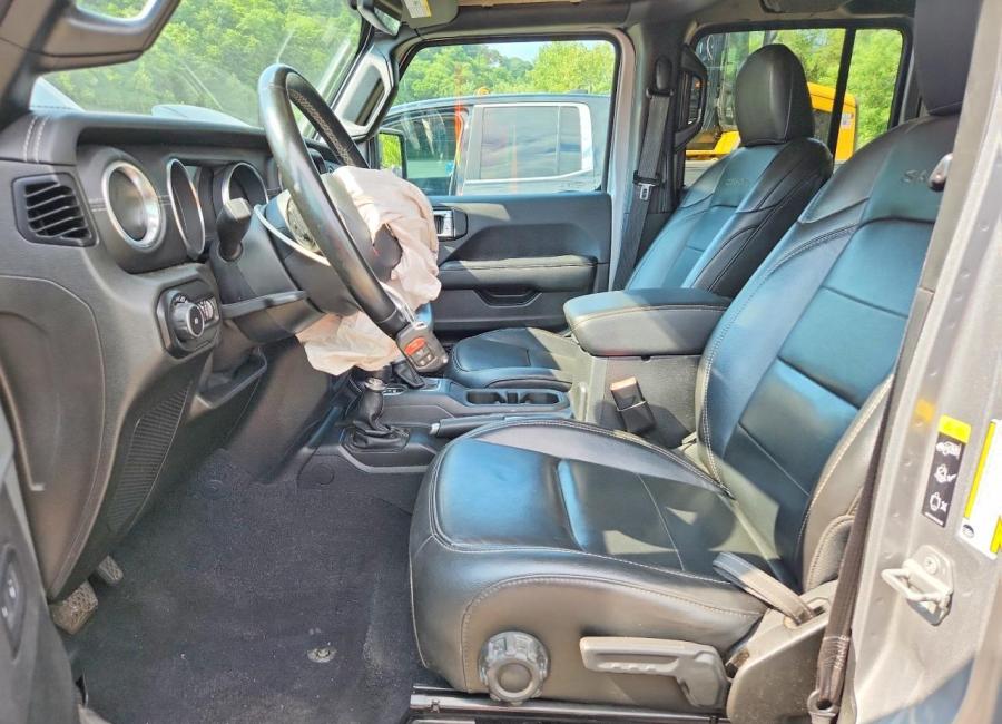 Salvage 2021 Jeep Wrangler Unlimited Sahara in Silver