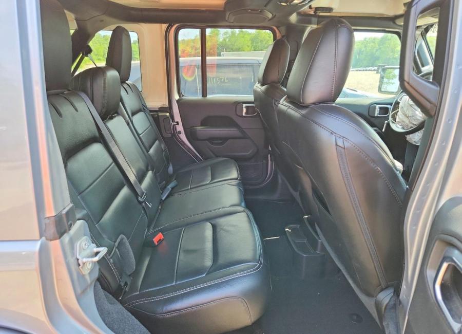 Salvage 2021 Jeep Wrangler Unlimited Sahara in Silver