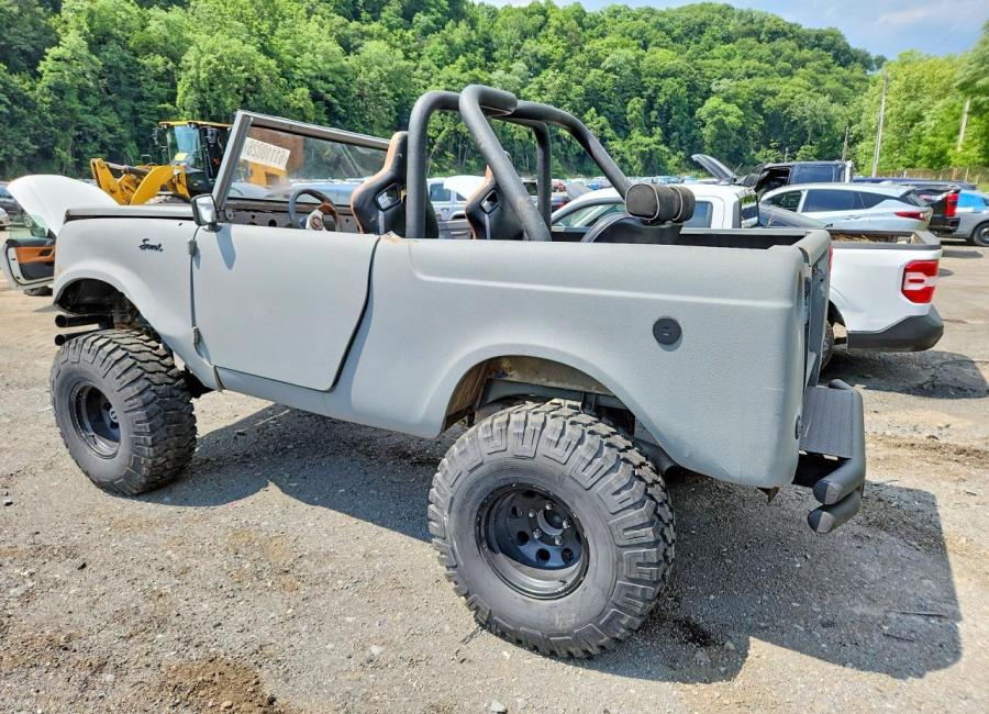 Salvage 1962 International Scout  in Gray