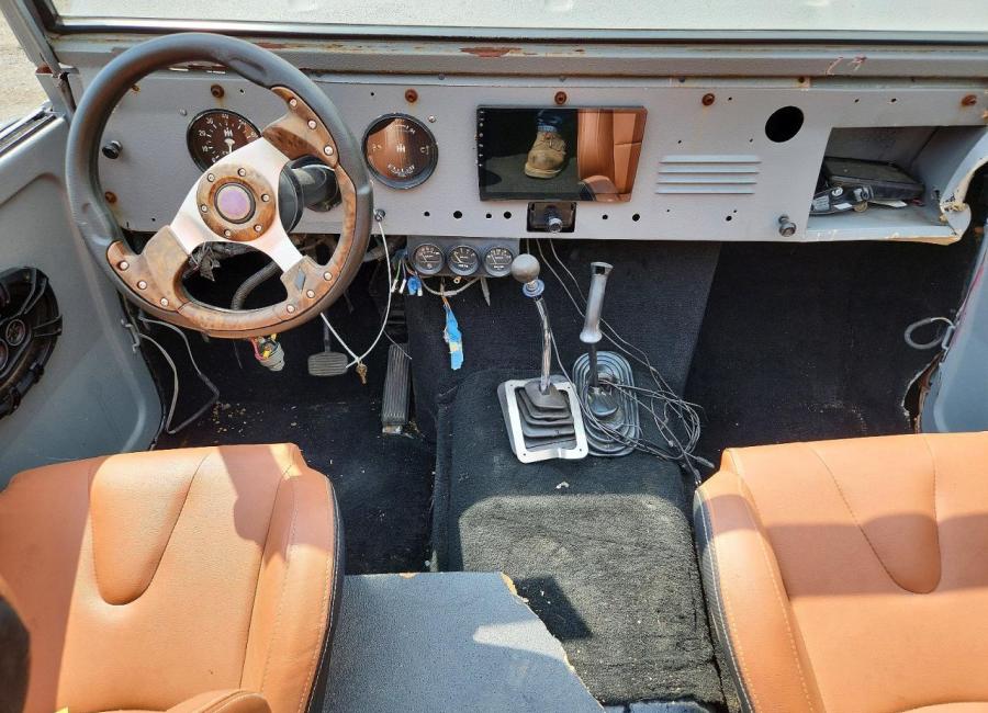 Salvage 1962 International Scout  in Gray