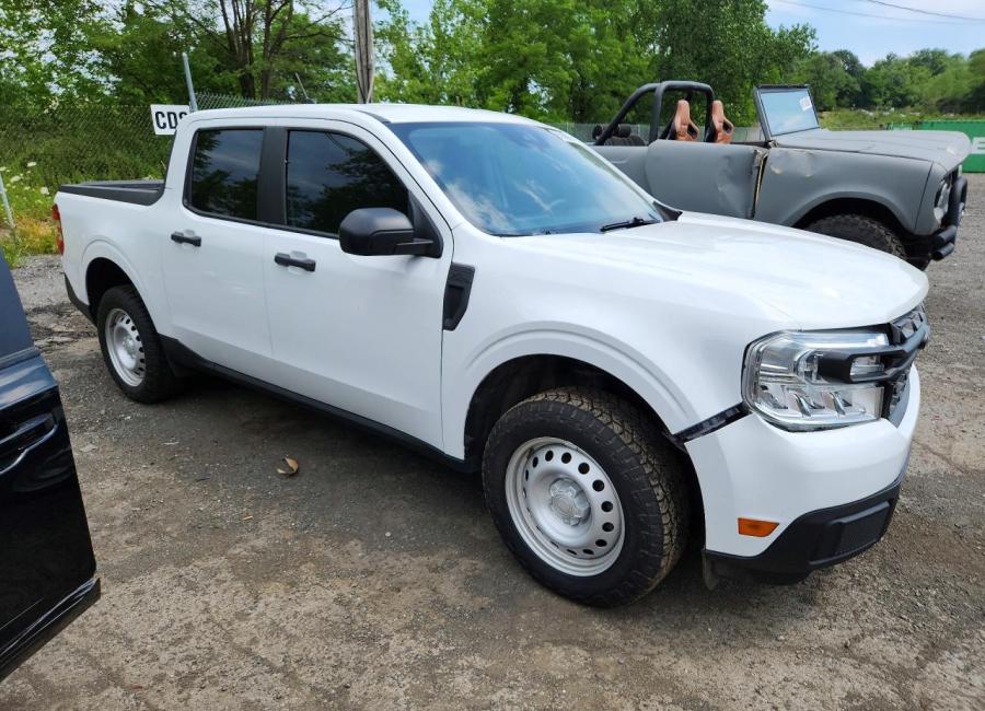 Salvage 2024 Ford Maverick Xl in Silver