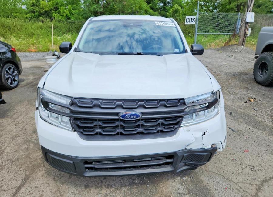Salvage 2024 Ford Maverick Xl in Silver
