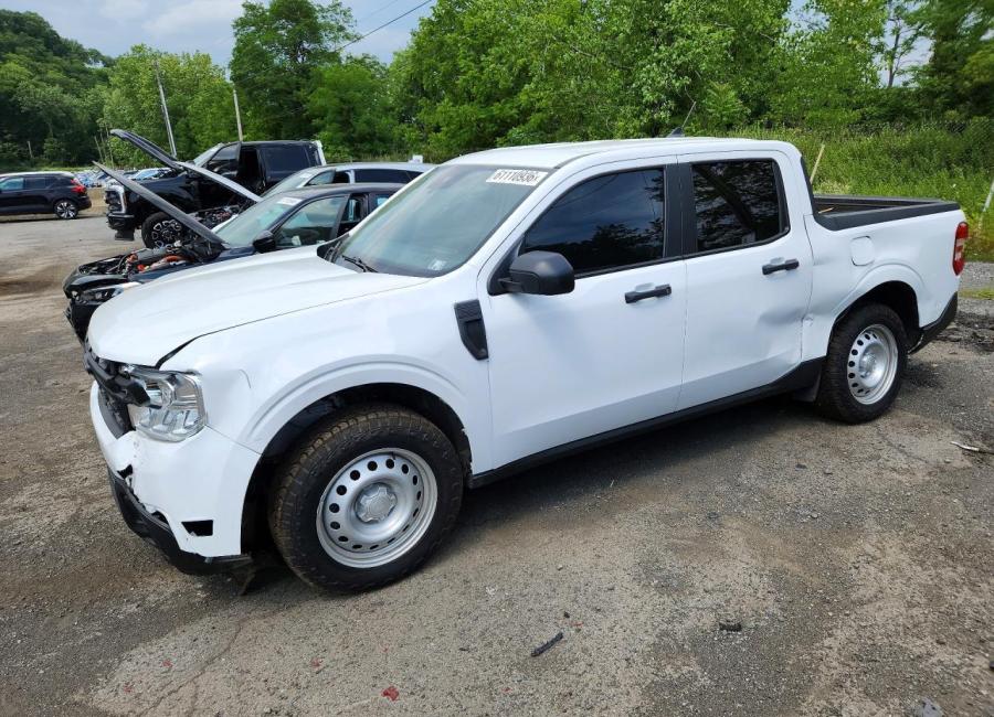 Salvage 2024 Ford Maverick Xl in Silver