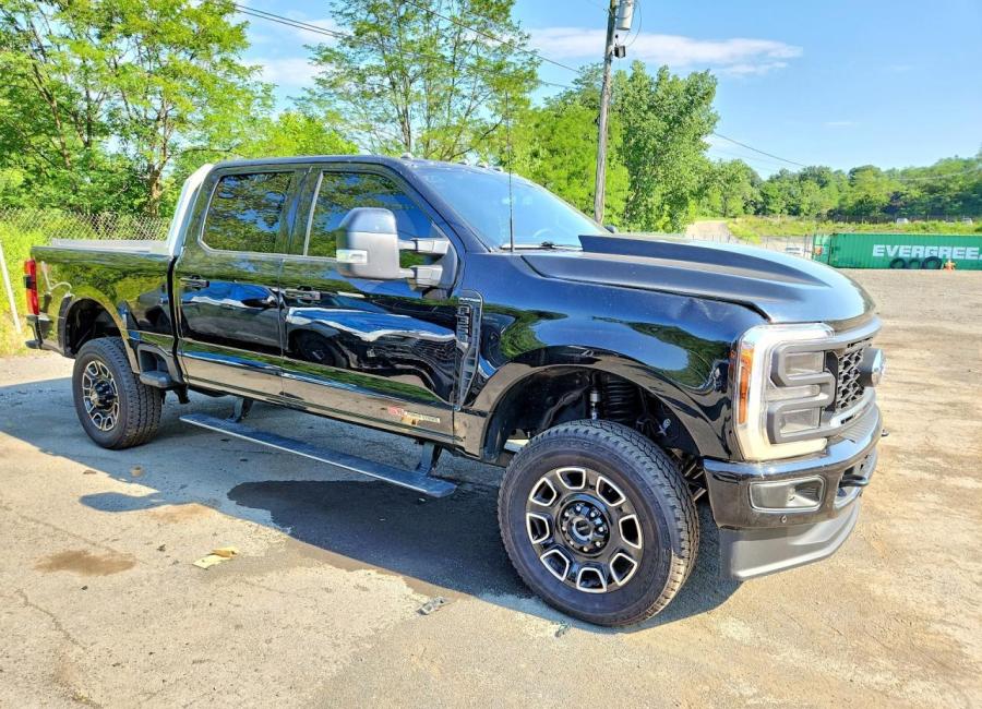 Salvage 2025 Ford F350  in Black