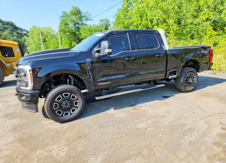 Salvage 2025 Ford F350  in Black