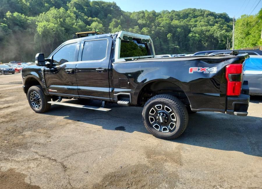 Salvage 2025 Ford F350  in Black