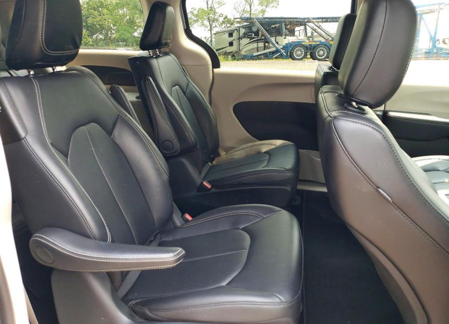 Salvage 2024 Chrysler Pacifica Hybrid Select in Gray