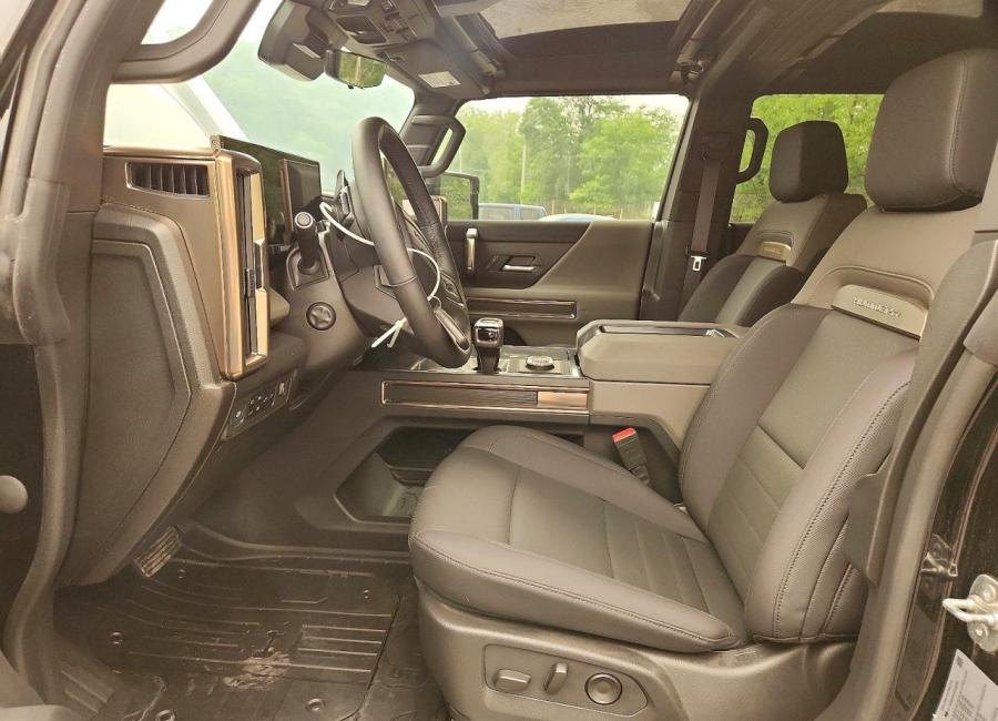 Salvage 2025 Gmc Hummer  in Black