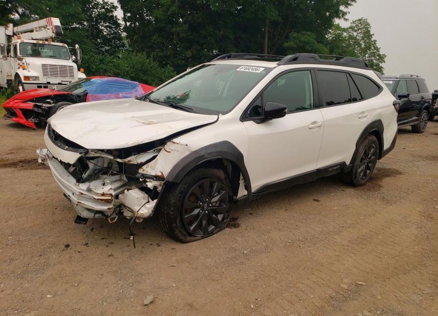 Salvage 2025 Subaru Outback Onyx Edition in White