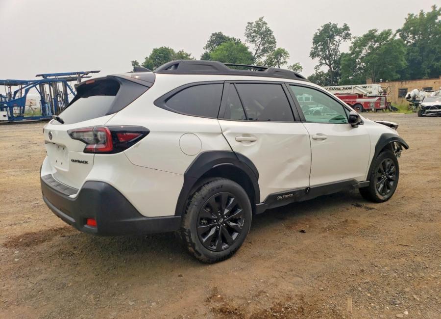 Salvage 2025 Subaru Outback Onyx Edition in White