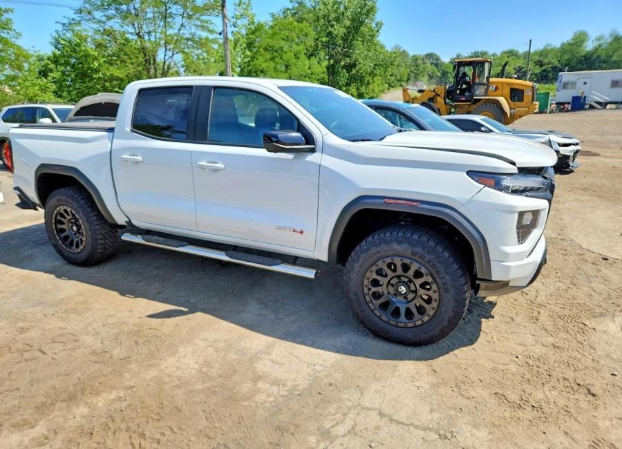 Salvage 2024 Gmc Canyon At4 in White
