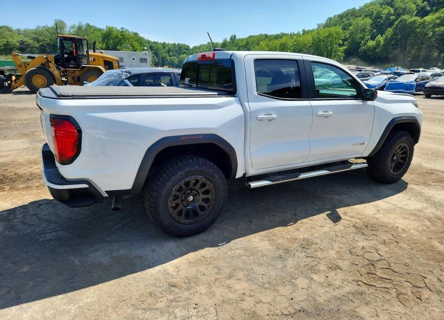 Salvage 2024 Gmc Canyon At4 in White