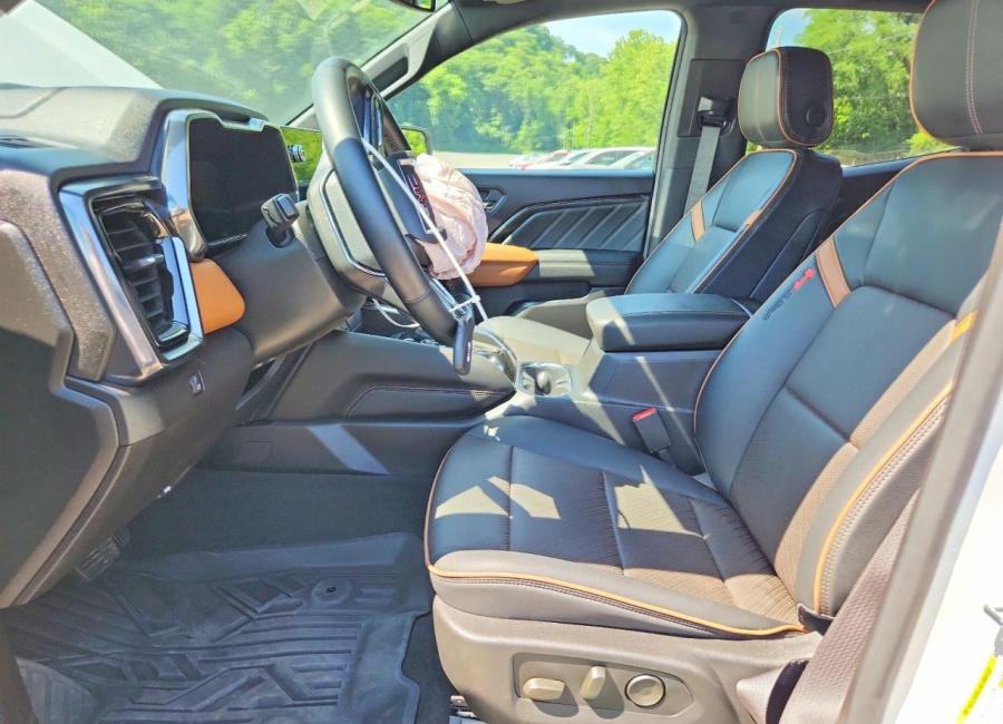 Salvage 2024 Gmc Canyon At4 in White