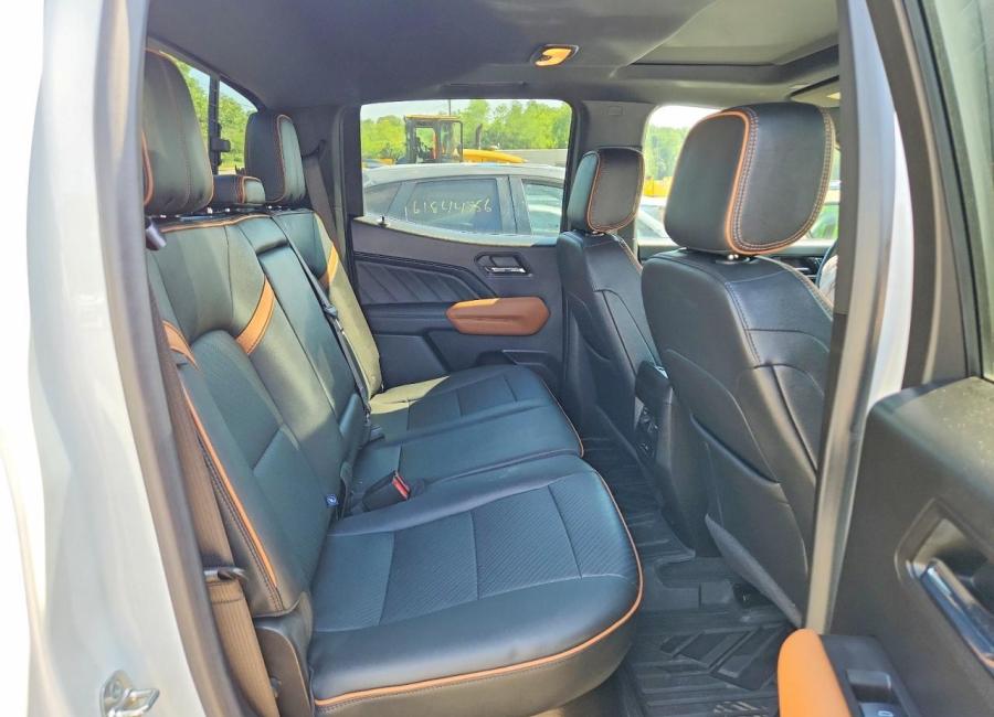 Salvage 2024 Gmc Canyon At4 in White