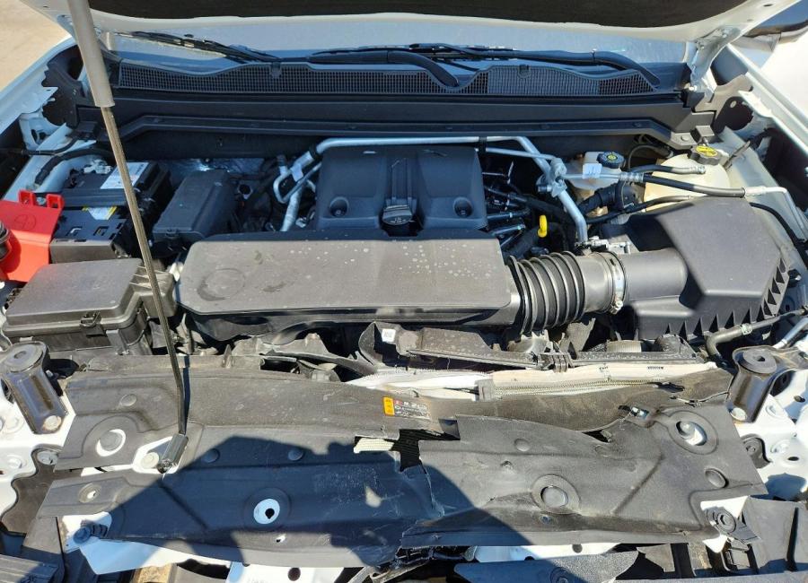 Salvage 2024 Gmc Canyon At4 in White