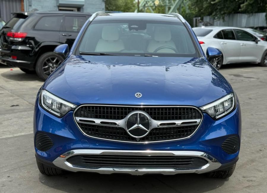 Salvage 2025 Mercedes-benz Glc 300 4matic in Blue