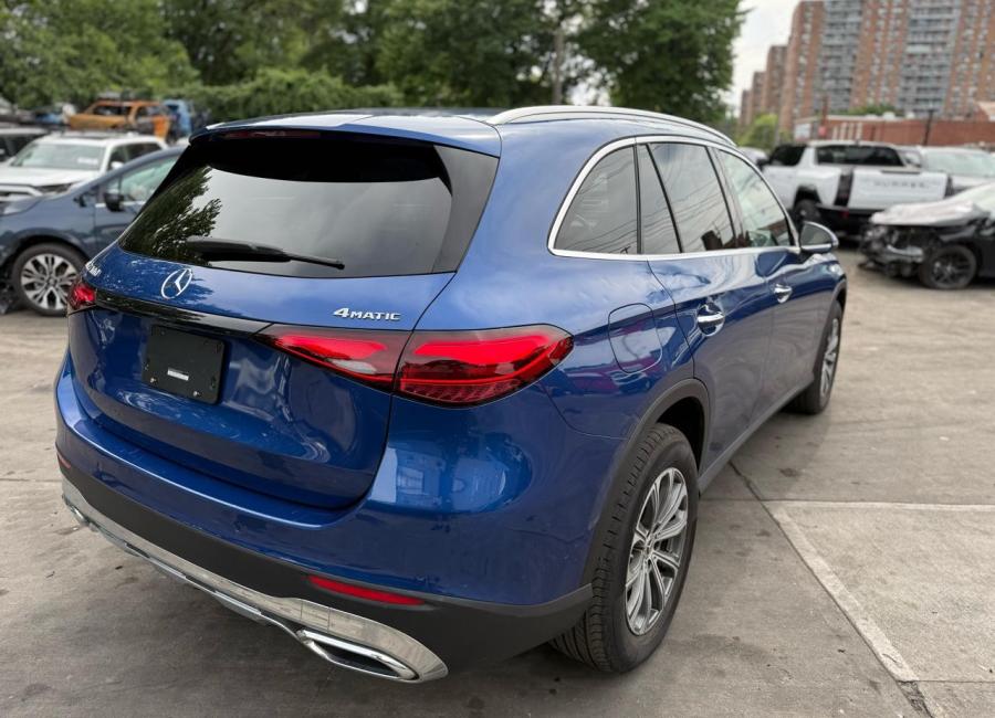 Salvage 2025 Mercedes-benz Glc 300 4matic in Blue