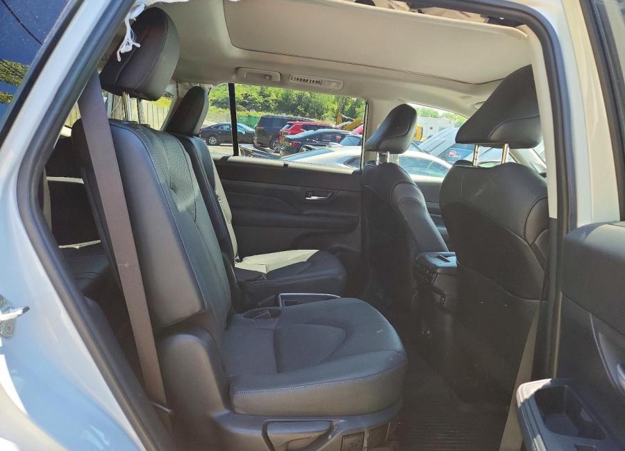 Salvage 2024 Toyota Grand Highlander Hybrid Limited in White