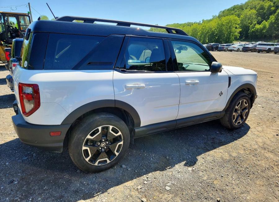 Salvage 2022 Ford Bronco Sport Outer Banks in White