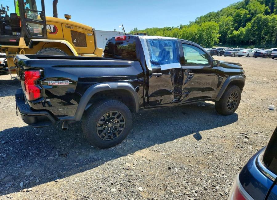 Salvage 2025 Chevrolet Colorado Trail Boss in Black