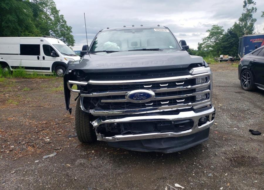 Salvage 2026 Ford F350  in Gray