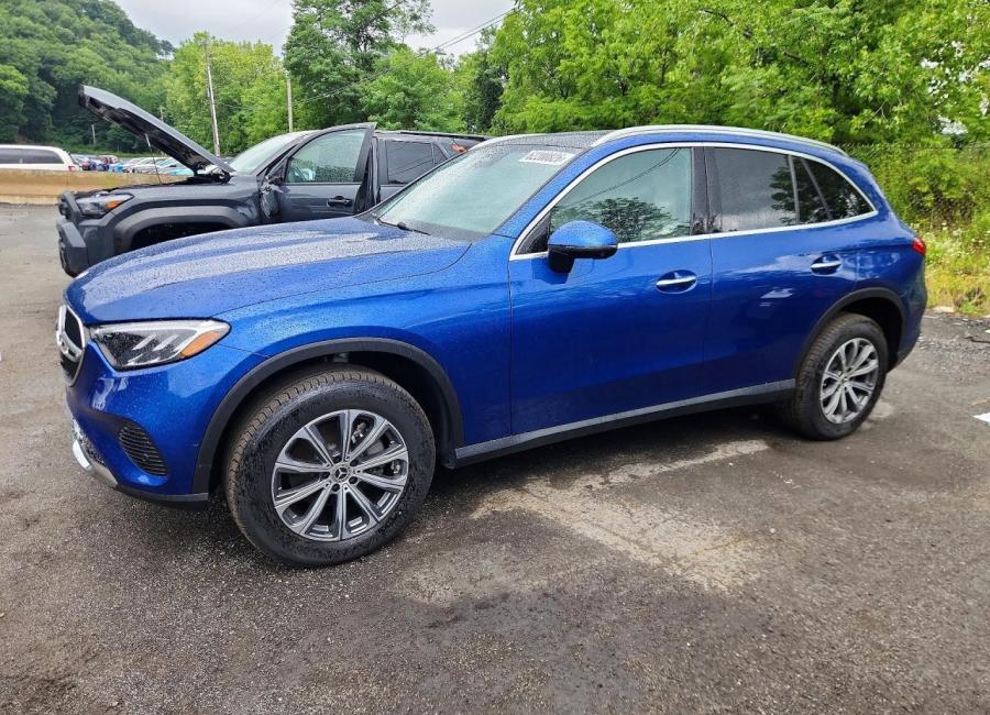 Salvage 2025 Mercedes-benz Glc 300 4matic in Blue