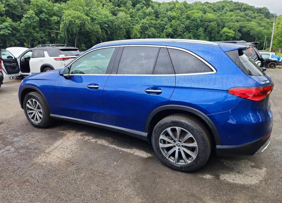 Salvage 2025 Mercedes-benz Glc 300 4matic in Blue