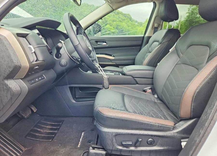 Salvage 2025 Nissan Pathfinder Platinum in White