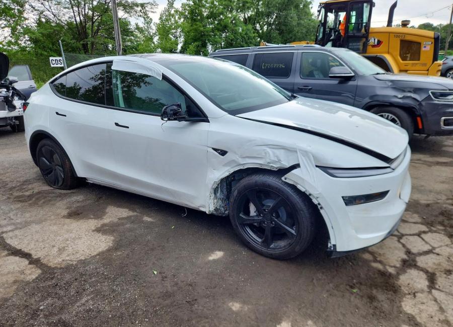 Salvage 2026 Tesla Model Y  in White