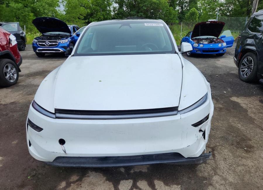 Salvage 2026 Tesla Model Y  in White